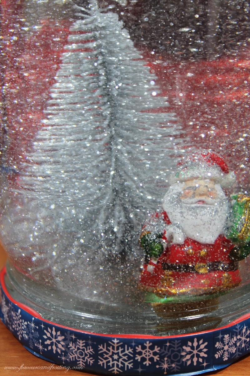 DIY Christmas Gifts: #1 DIY Snow Globes