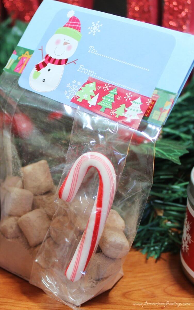 Snowman Soup - super cute favors for Christmas - Hot Chocolate in a pack! FlavoursandFrosting.com