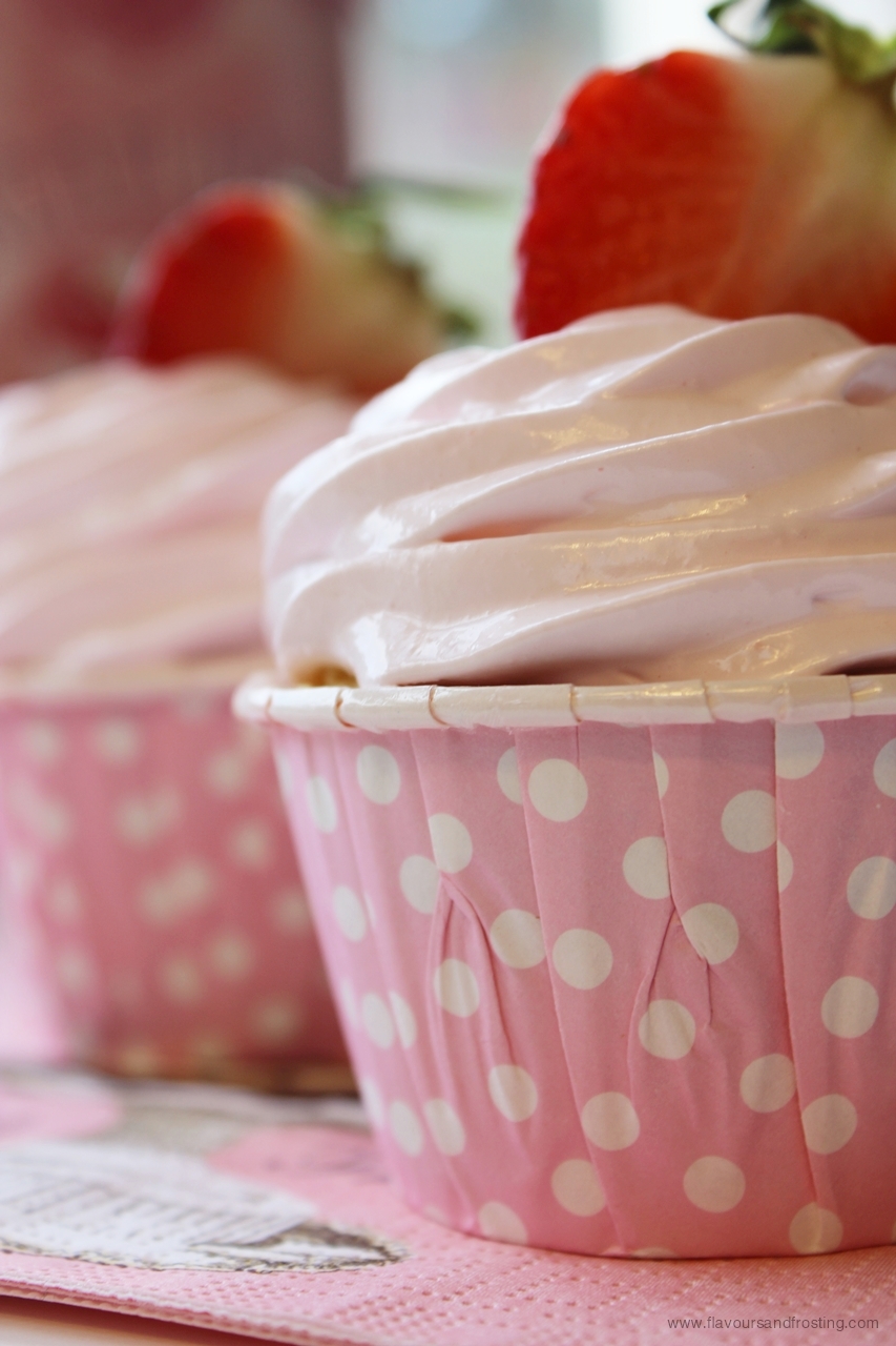 Vanilla Buttermilk Cupcakes