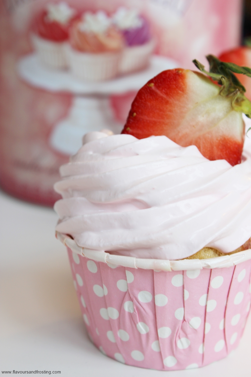 New Vanilla Buttermilk Cupcake Recipe|Strawberry Filling|Marshmallow Frosting