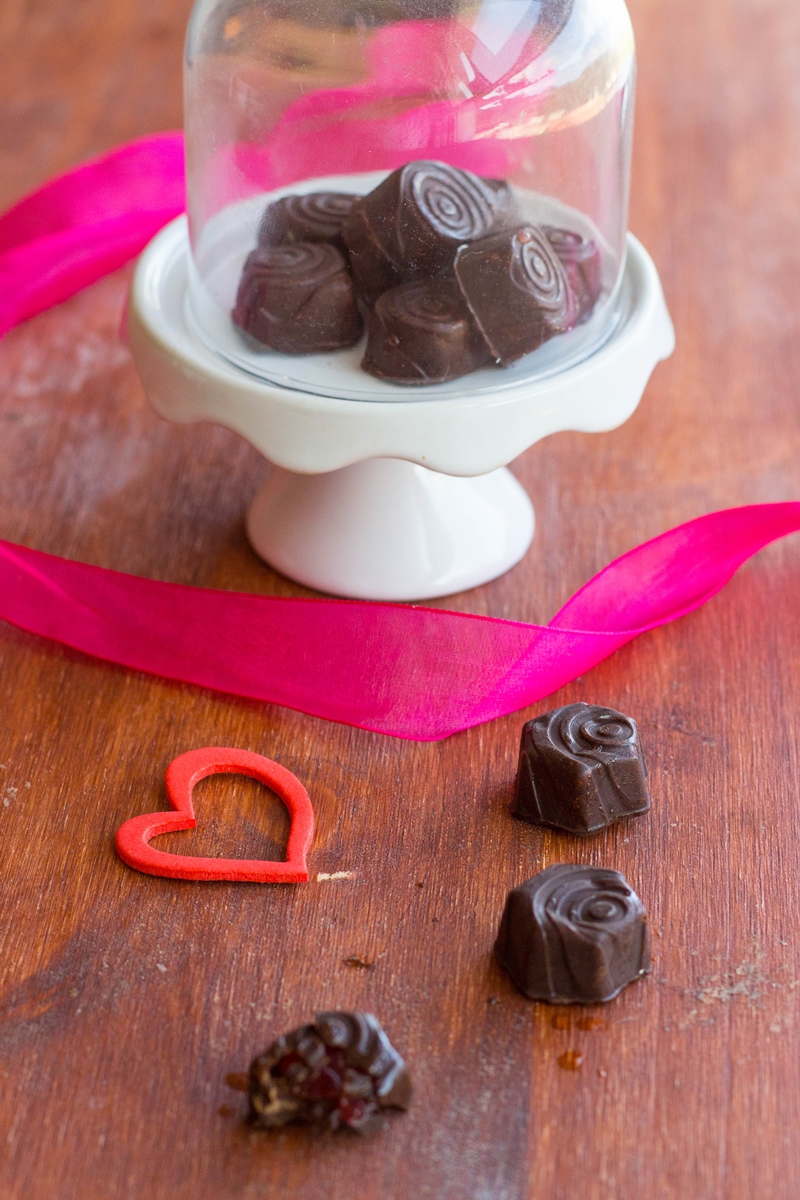 This Recipe for Chocolate Covered Cherries (Maraschino) and Liqeur is so easy and taste just like the ones you buy in the supermarket | FlavoursandFrosting.com