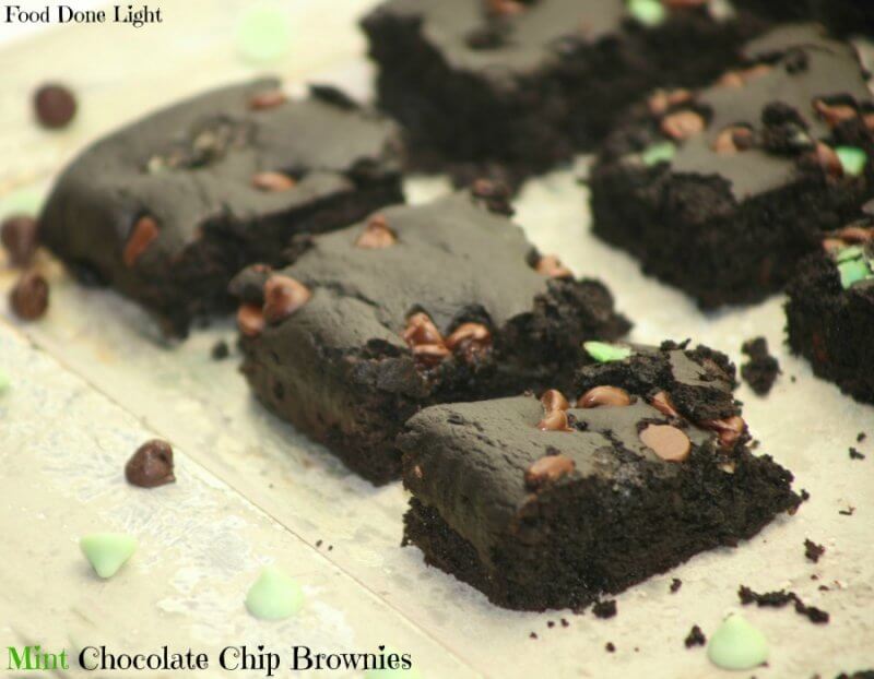 Mint Chocolate Chip Brownies - 17 Mint Chocolate Desserts for St Patrick´s Day | Round Up compiled by FlavoursandFrosting.com