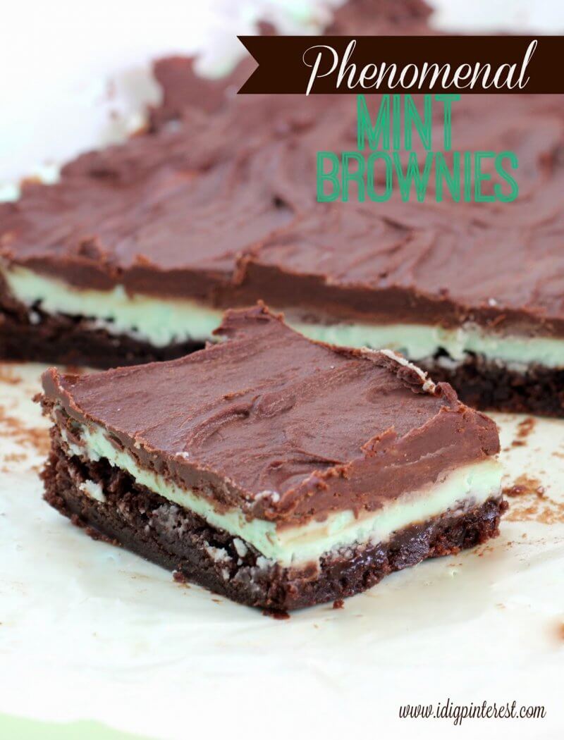 Mint Chocolate Brownies - 17 Mint Chocolate Desserts for St Patrick´s Day | Round Up compiled by FlavoursandFrosting.com