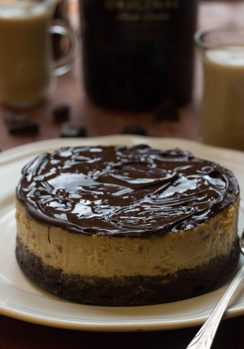 Baked Baileys Cheesecake (topped with a rich, decadent Chocolate Ganache) on top of a 2-ingredient chocolate cookie crust! Delicious!! Recipe by FlavoursandFrosting.com