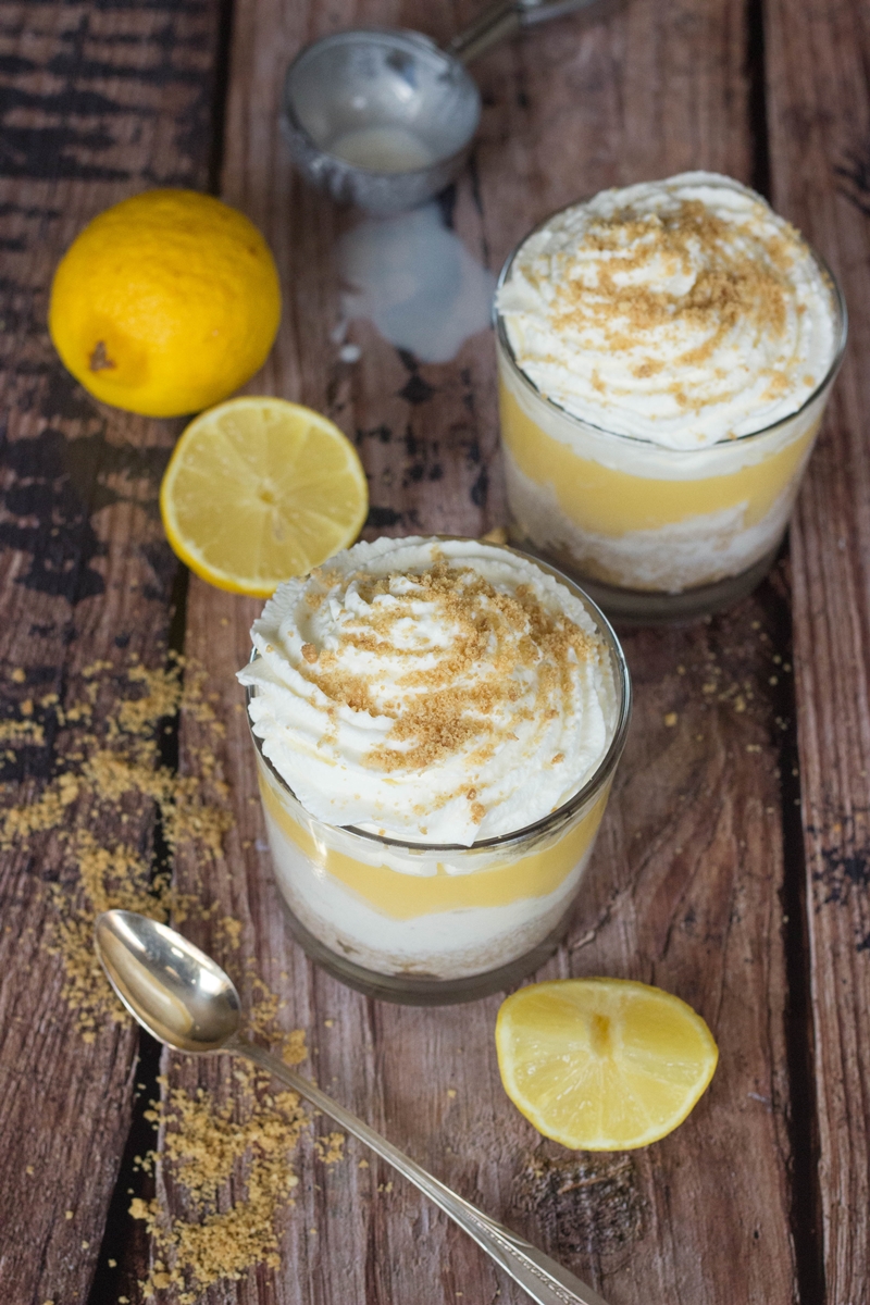 Lemon Pie Ice Cream Sundae Recipe | FlavoursandFrosting.com