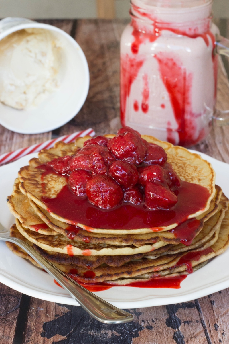 Strawberry Pancake Milkshake recipe | FlavoursandFrosting.com